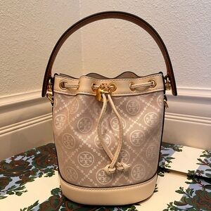 Tory Burch Elegant Cream Mini Bucket Bag.